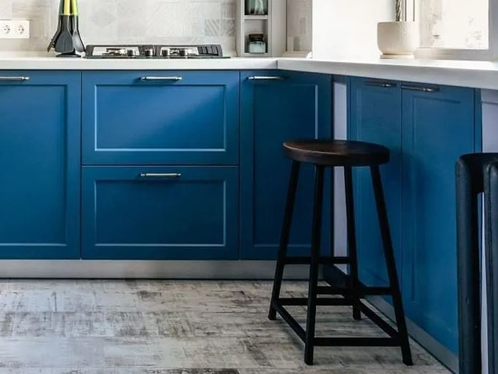 Кухня со стеклянными фасадами